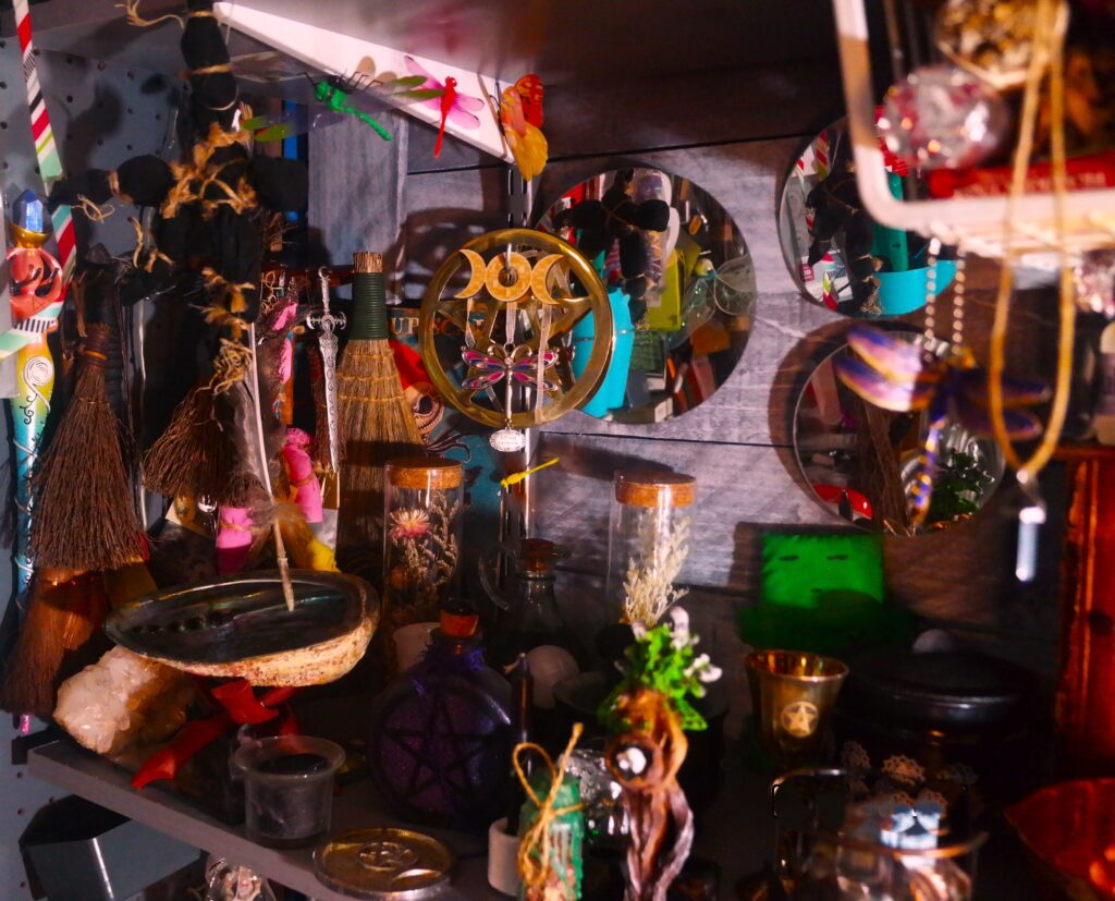 SAMSUNG CSC meditation altar